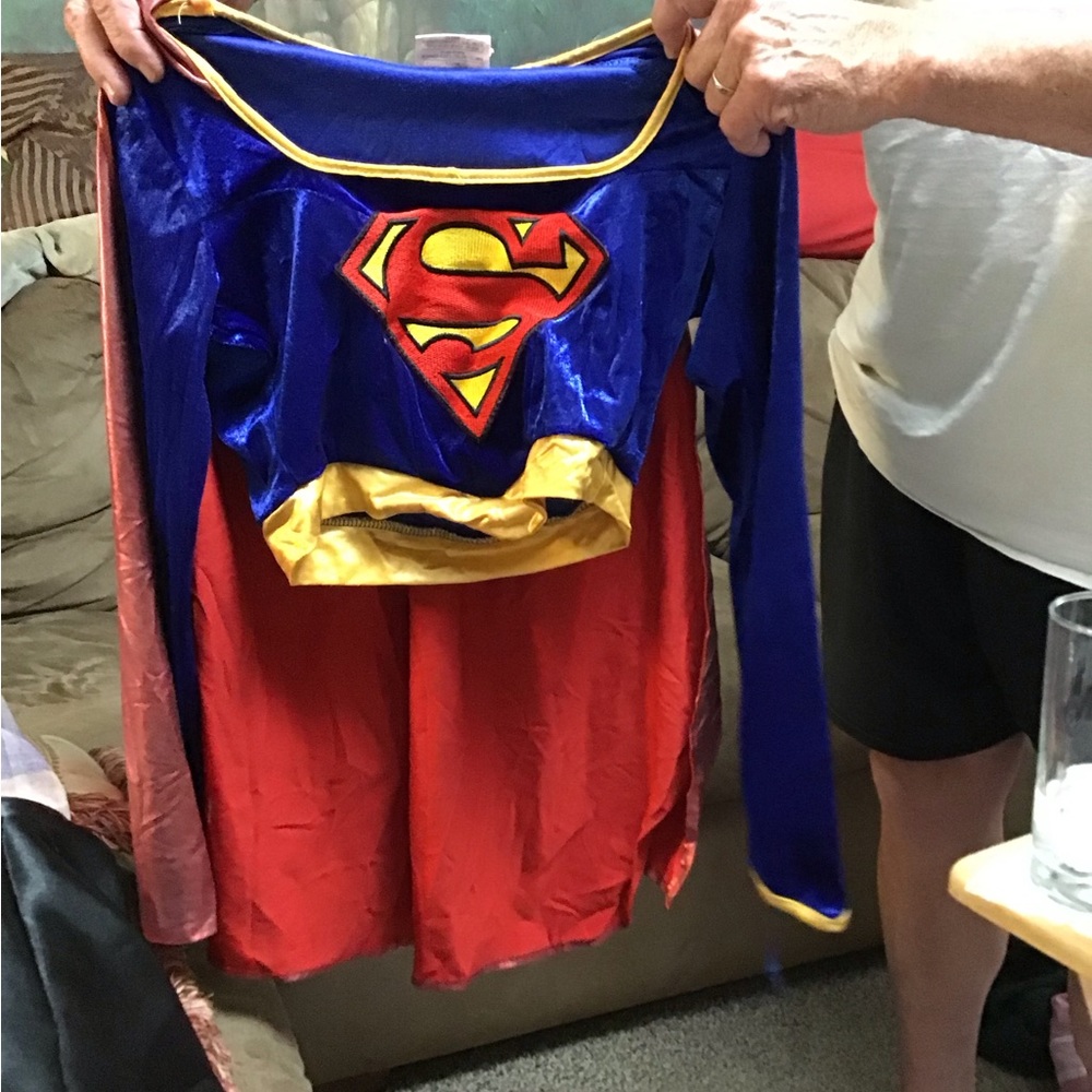 WARNER BROS  SUPERMAN top & attached cape only … for girls sz Small (maybe an 8)
